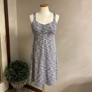 MONDETTA performance athletic fitness dress criss cross back built in bra size M